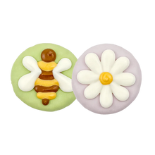 Bosco & Roxy's 🍁Buzzin Around The Flowers Spring Cookie